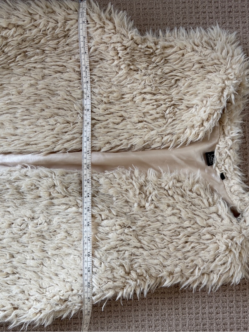 2 Chic Faux Fur Vest | Size S/M - Picture 4 of 4